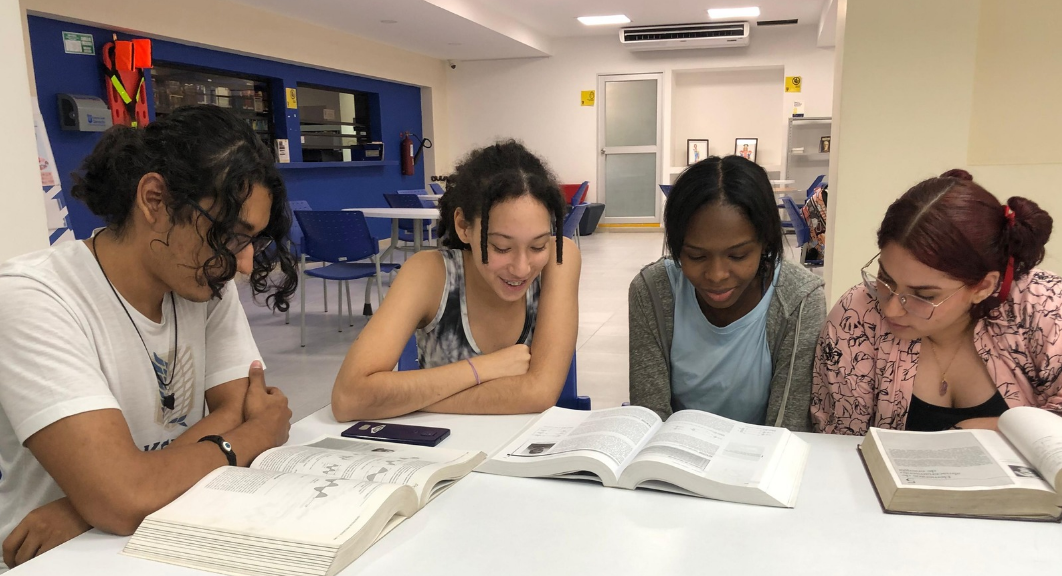 Biblioteca Unicamacho: Un mundo de conocimiento al alcance de todos.